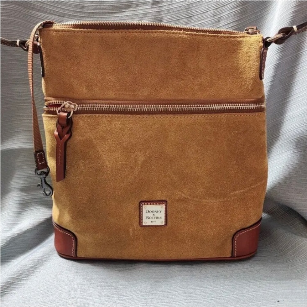 DOONEY & BOURKE Crossbody Bag
Leather Suede adjustable strap